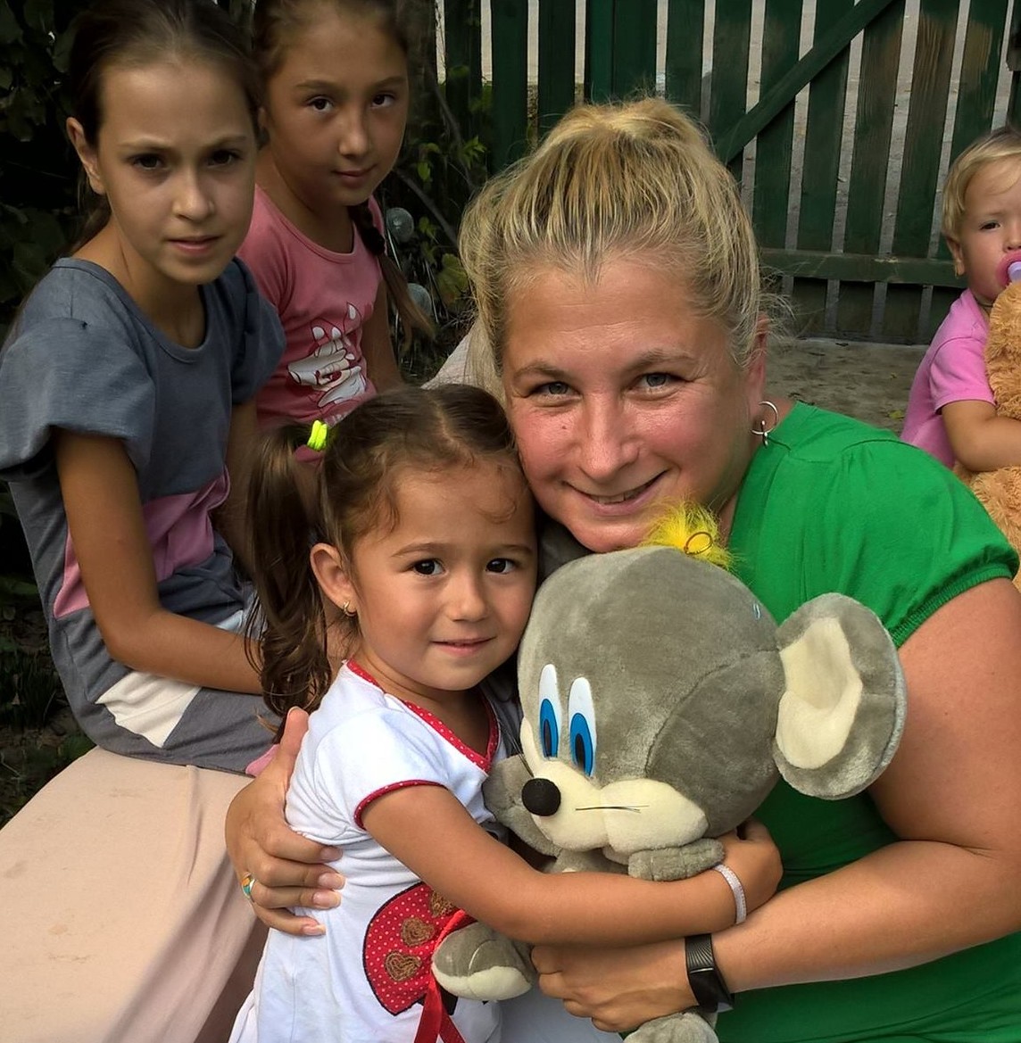 Cristiana Ionescu alături de copii