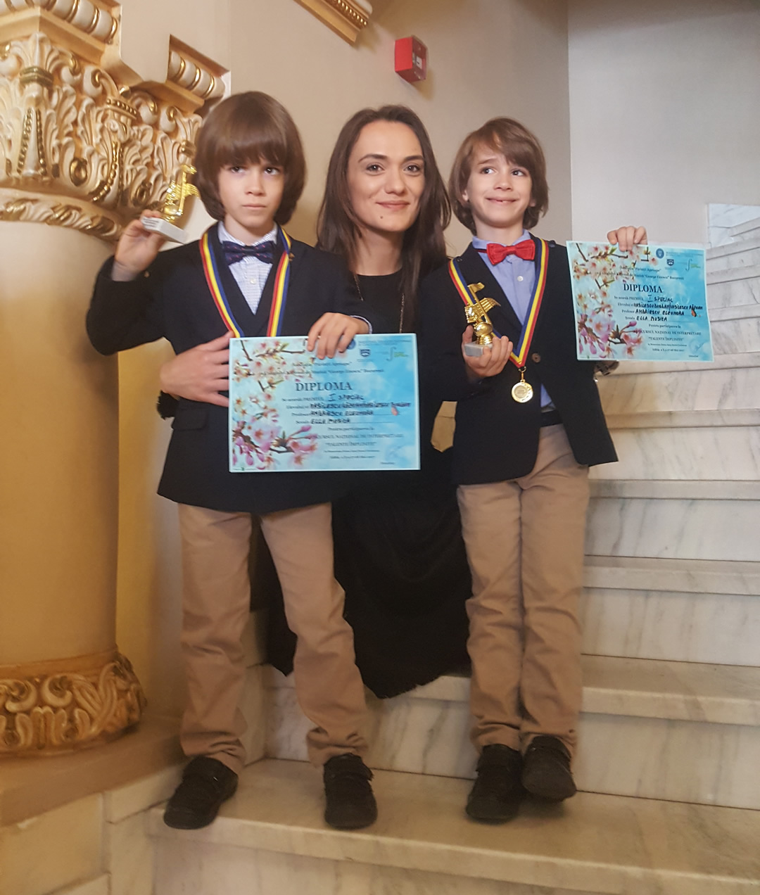 Eleonora Andriescu cu diplome copii